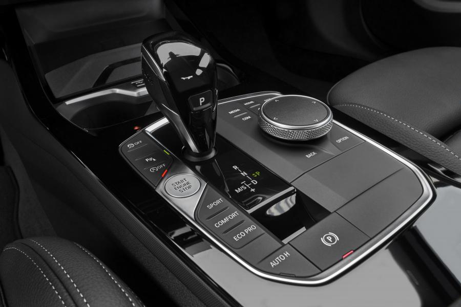 Детали интерьера BMW M235i xDrive Gran Coupe (F44) 2020 года  (WW) (фото 29 из 96)